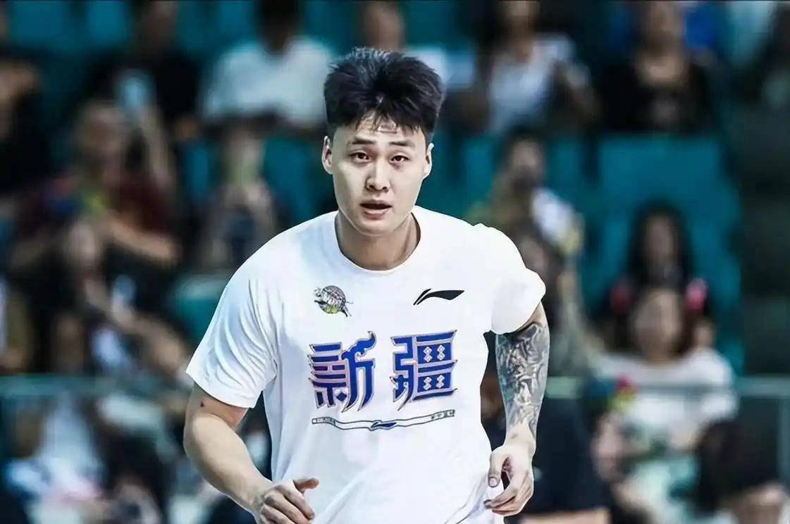 包含今晨新疆广汇调整名单以备欧篮联，止住颓势环节打磨，媒体盛赞，阵容厚度经受考验的词条